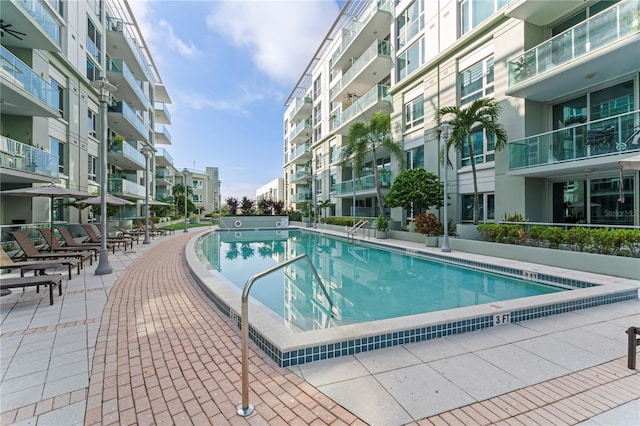 view of swimming pool