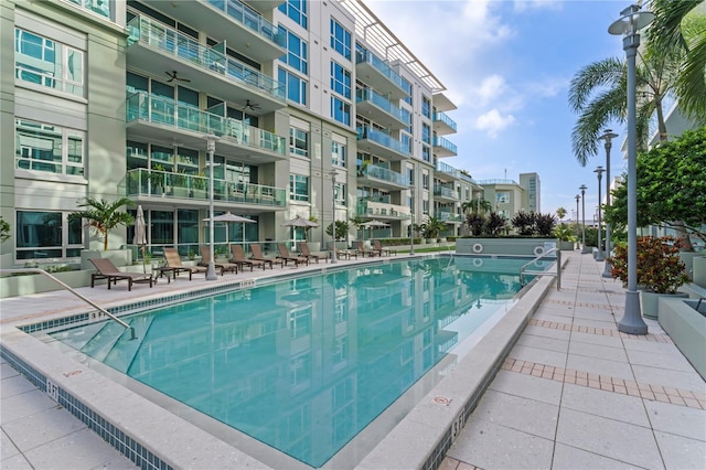 view of swimming pool