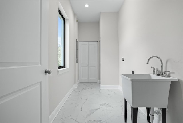 bathroom featuring sink