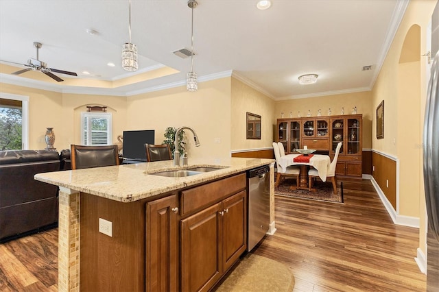 kitchen with pendant lighting, dishwasher, dark wood-type flooring, a kitchen island with sink, and sink