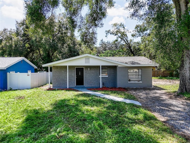 ranch-style home featuring a front yard