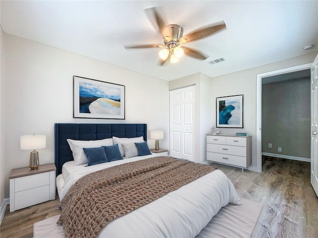 bedroom featuring light wood-type flooring, ceiling fan, and a closet