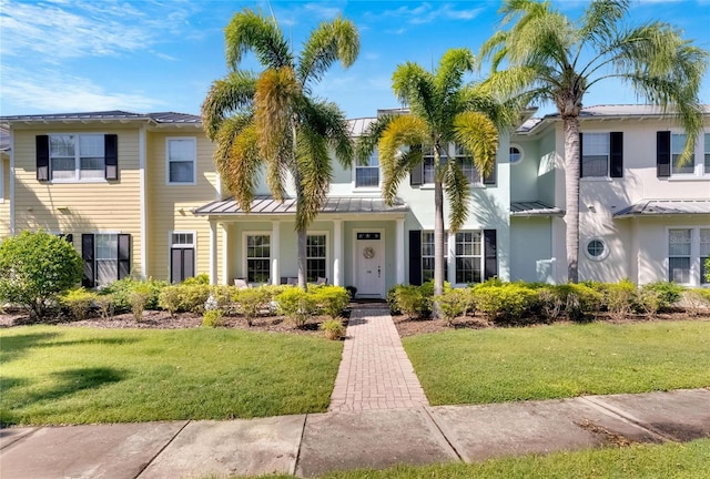 view of front of home featuring a front yard