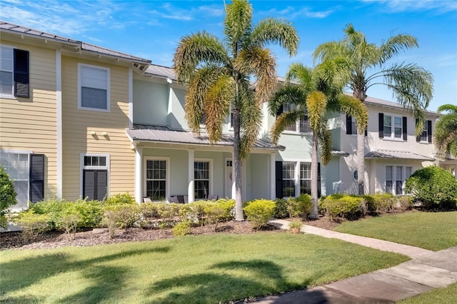 view of front of home featuring a front yard