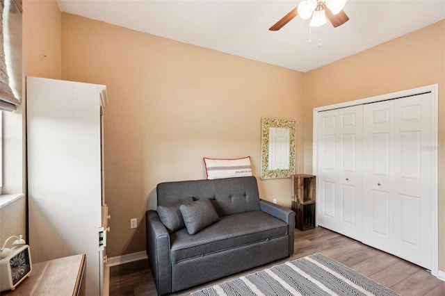 living area featuring hardwood / wood-style floors and ceiling fan