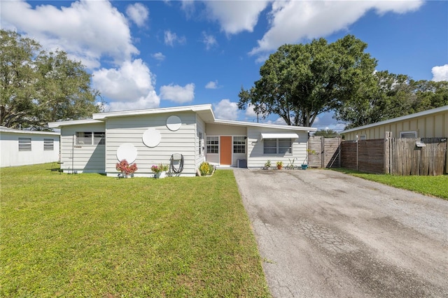 single story home with a front yard