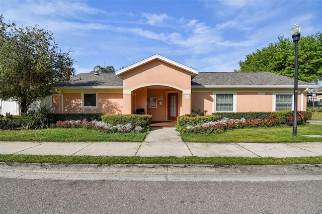 ranch-style home with a front yard