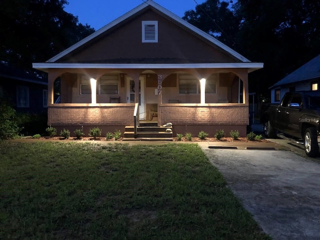 view of front of home with a front lawn and covered porch