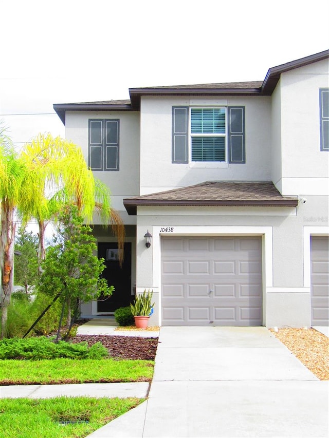 view of front facade featuring a garage