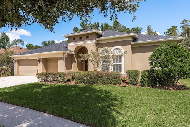 view of front of home featuring a front yard and a garage