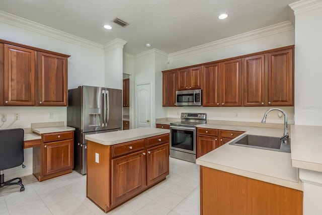 kitchen featuring kitchen peninsula, a textured ceiling, ornamental molding, sink, and stainless steel appliances