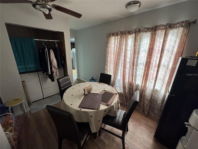 dining area with a healthy amount of sunlight, light hardwood / wood-style floors, and ceiling fan