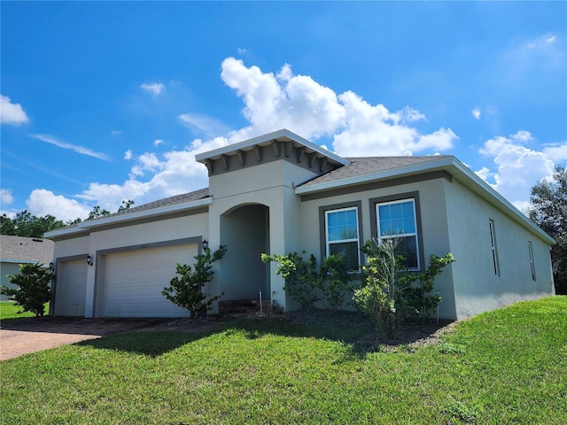 view of front of property featuring a front yard and a garage