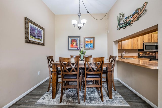 dining room with an inviting chandelier, dark hardwood / wood-style floors, and sink