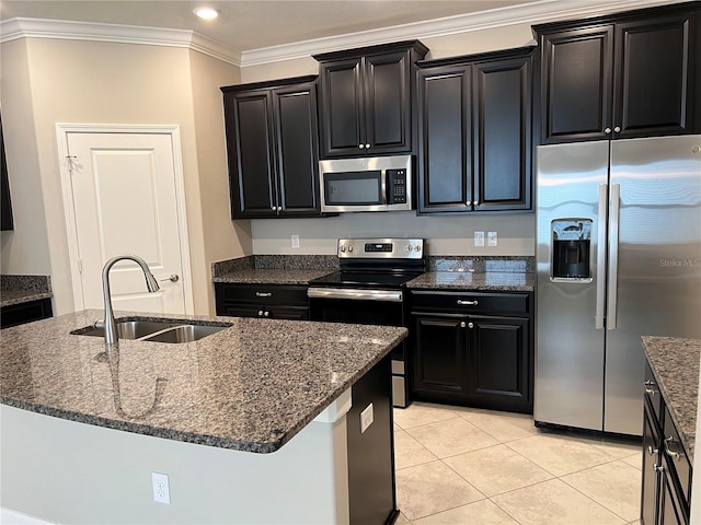 kitchen with appliances with stainless steel finishes, ornamental molding, a kitchen island with sink, and sink