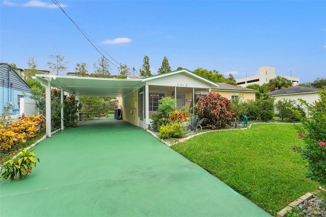 view of front facade featuring a front yard and a carport