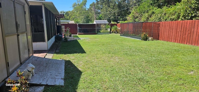 view of yard featuring a storage shed