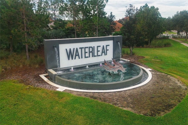 community sign featuring a yard