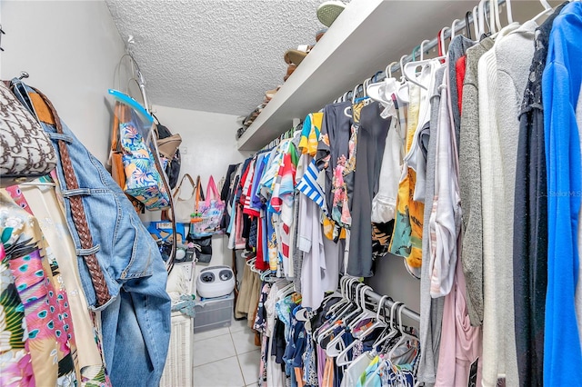 spacious closet featuring light tile patterned floors