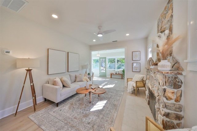 living room with light hardwood / wood-style floors and ceiling fan