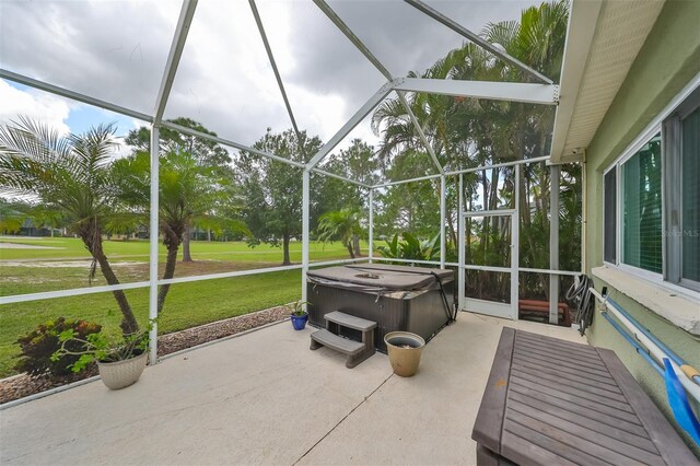 sunroom / solarium featuring a hot tub