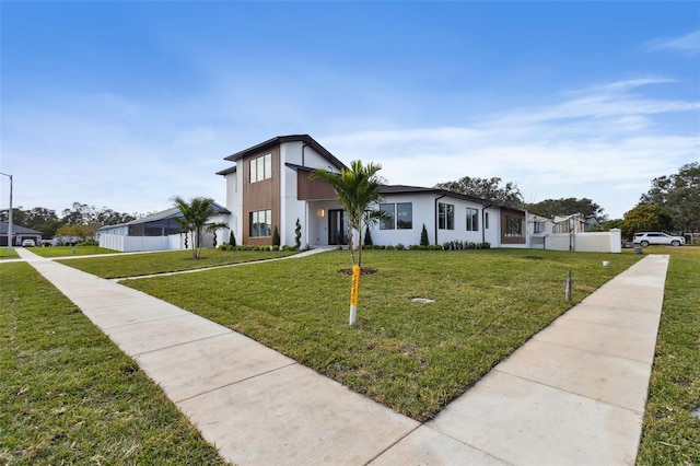 view of front of house featuring a front lawn