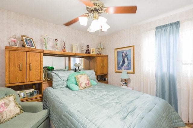 bedroom with ceiling fan