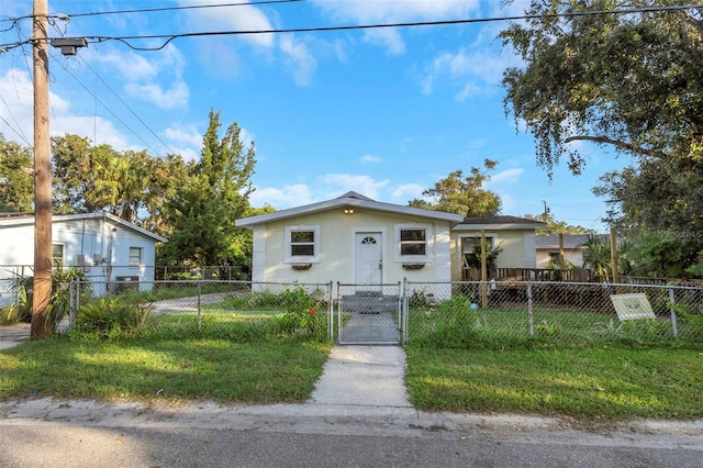 view of front of house featuring a front yard