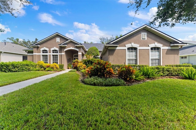 view of front of house featuring a front yard