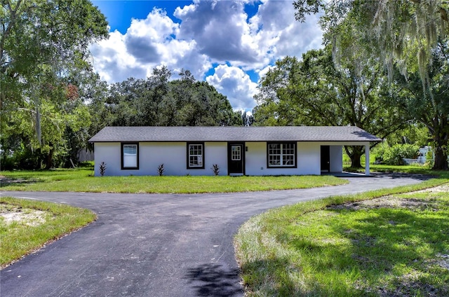 ranch-style house featuring a front lawn