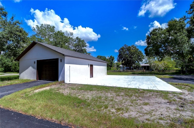 garage featuring a lawn