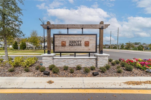 view of community / neighborhood sign