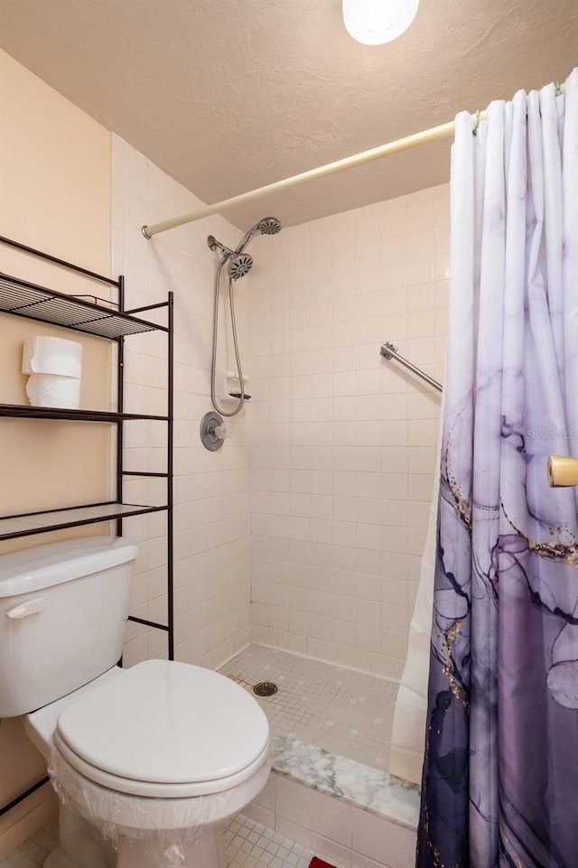 bathroom featuring tile patterned flooring, curtained shower, a textured ceiling, and toilet