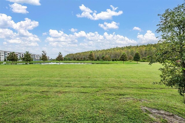 view of yard featuring a water view