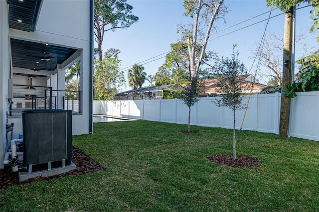 view of yard featuring ceiling fan