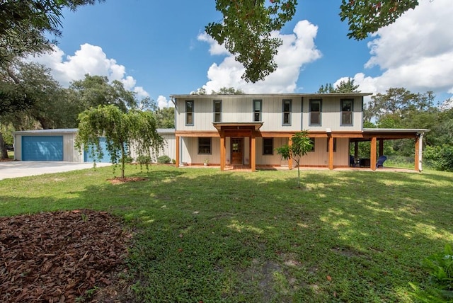 view of front facade with a front lawn