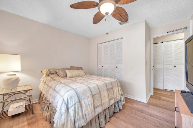 bedroom featuring ceiling fan, a textured ceiling, and light hardwood / wood-style flooring