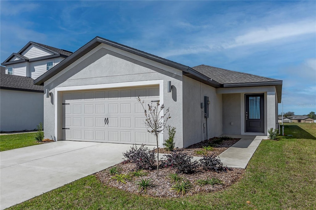 view of front facade with a garage and a front yard