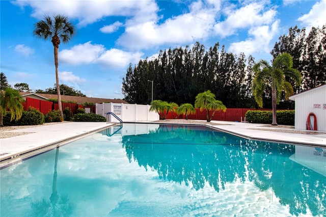 view of swimming pool