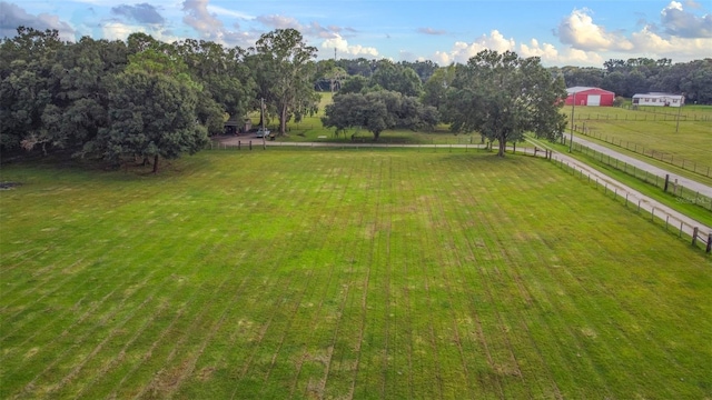 view of yard featuring a rural view