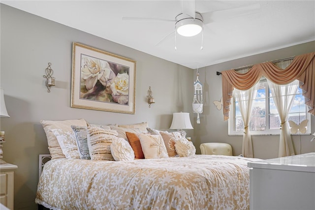 bedroom with ceiling fan