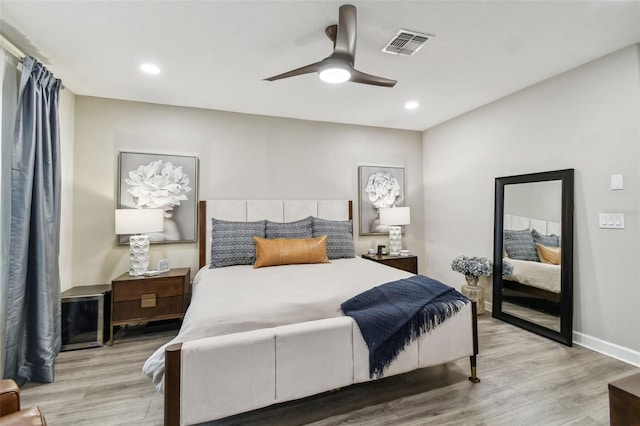 bedroom featuring light hardwood / wood-style floors and ceiling fan