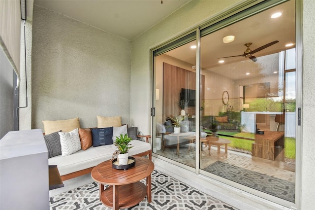 sunroom with ceiling fan