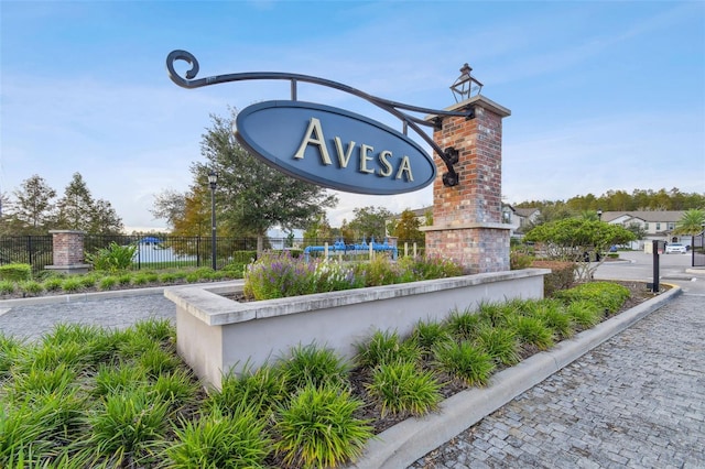 view of community / neighborhood sign