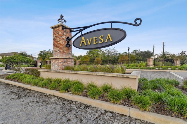 view of community / neighborhood sign