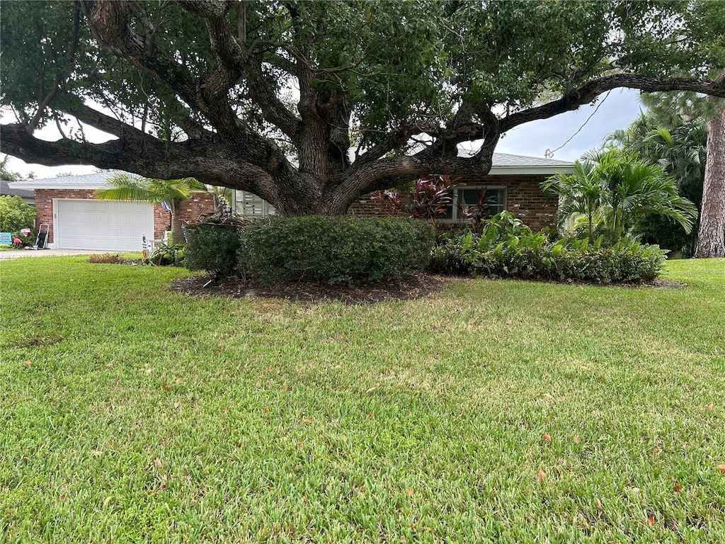 view of yard with a garage