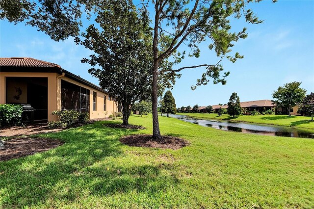 view of yard featuring a water view