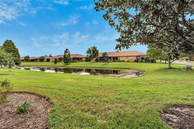 view of yard featuring a water view