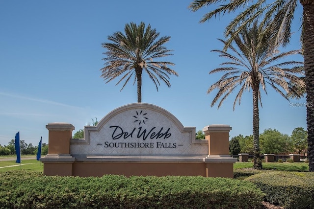 view of community / neighborhood sign