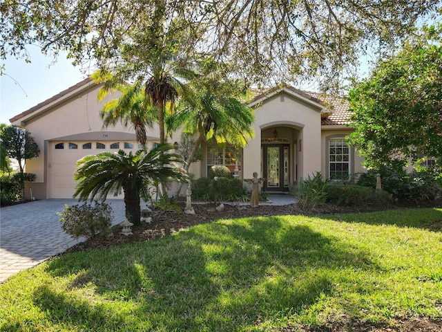 view of front facade featuring a garage and a front yard